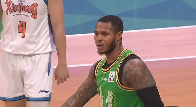 這也叫外援？打瞭3場比賽18投3中，三分球7投0中，楊鳴又被坑慘瞭