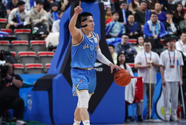 4戰3負跌出爭冠區！又一偽強隊被打回原形，大牌雲集卻打不瞭硬仗