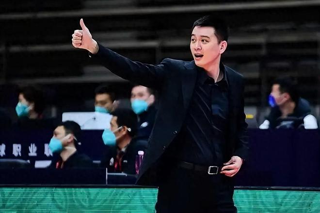 這就是楊鳴的個人魅力！攬責不甩鍋，低谷中撐起遼籃風骨！