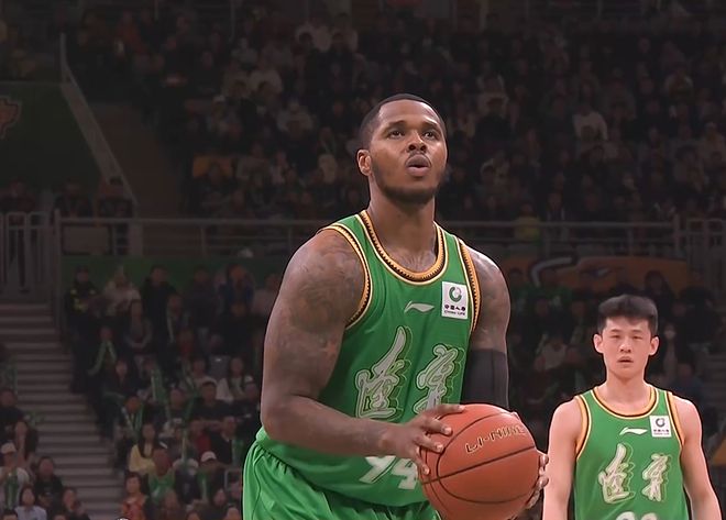 重磅引援得0分1板，遼寧隊丟瞭西瓜撿瞭芝麻！球迷：快點送走