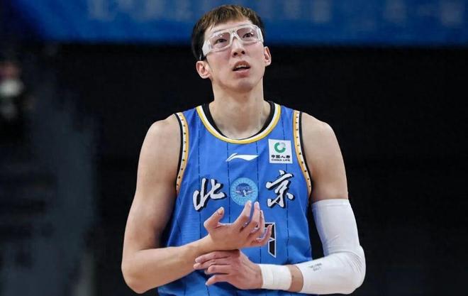周琦眼睛出現不適，趙繼偉賽季首秀完美，CBA又來超級外援！