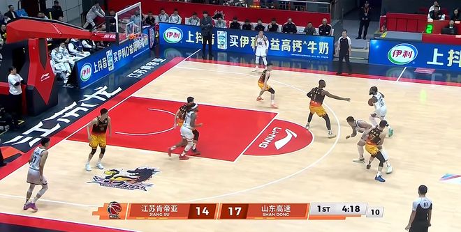 半場戰報|山東男籃47：52落後江蘇，郭凱缺戰，克裡斯11分