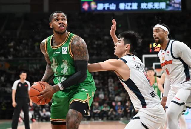 遼寧男籃又被坑慘瞭！水貨外援三戰場均僅5分2板，楊鳴看走眼瞭