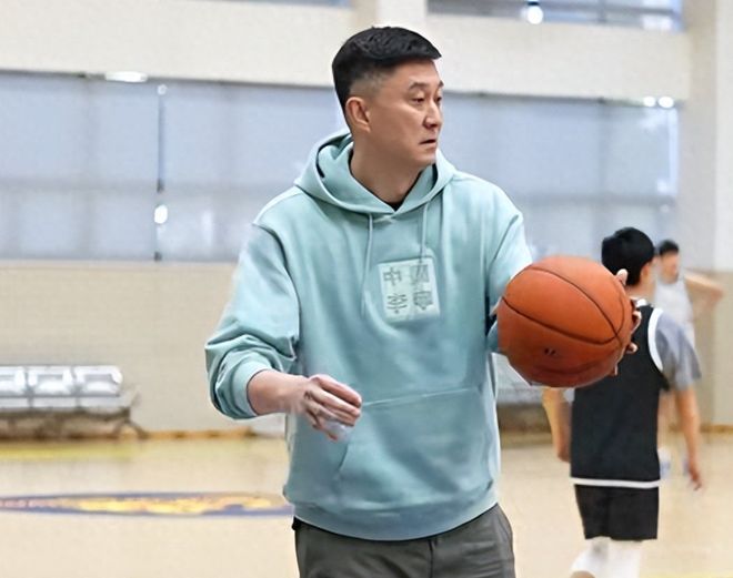 廣東隊訓練！胡明軒苦練三分球 杜鋒很嚴肅 徐傑不吭聲